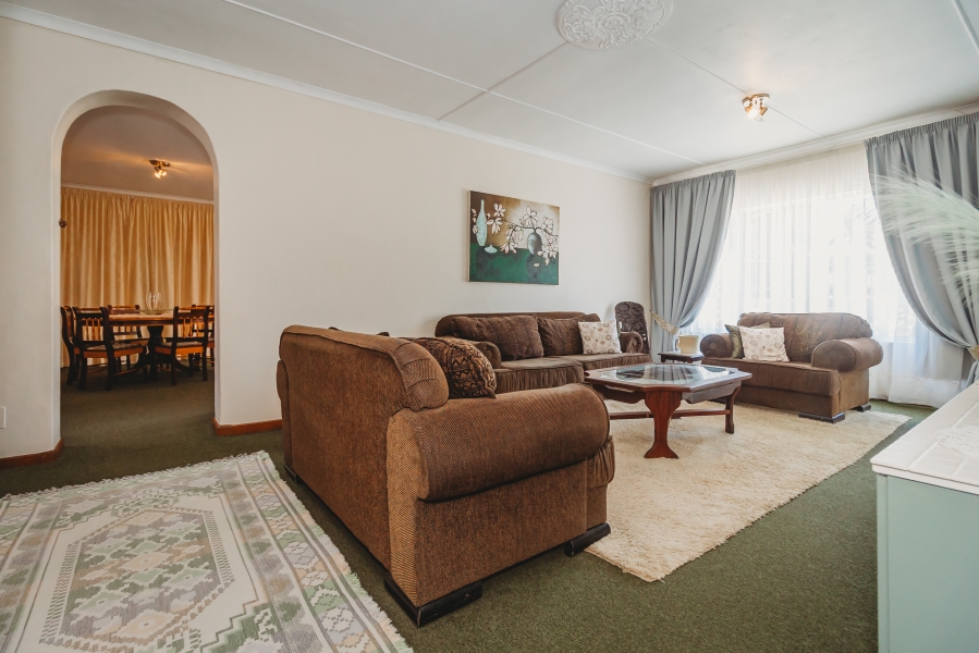 5 Bedroom Property for Sale in Denneoord Western Cape